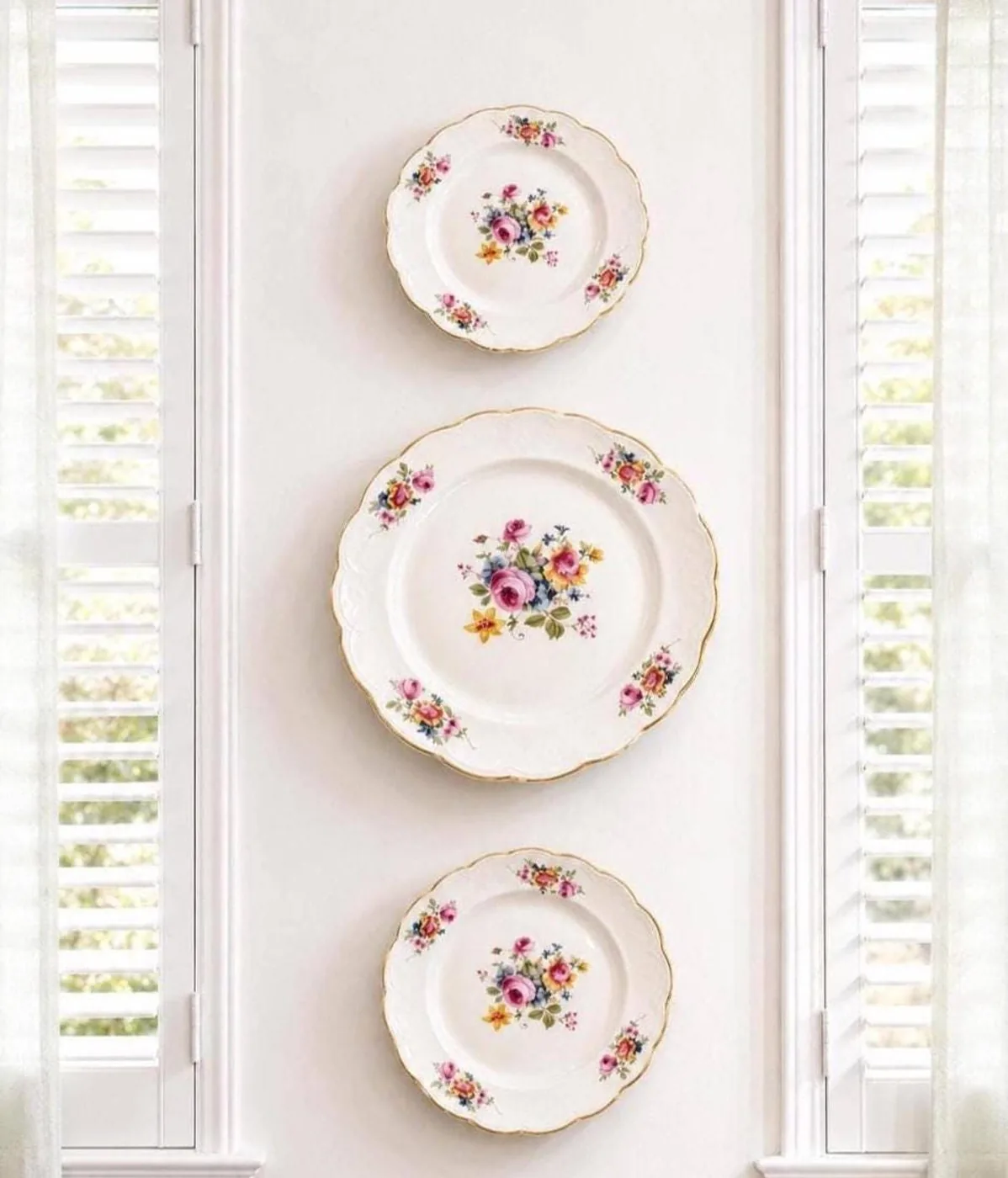 Vintage Gold Trim Plate Wall Set of 3